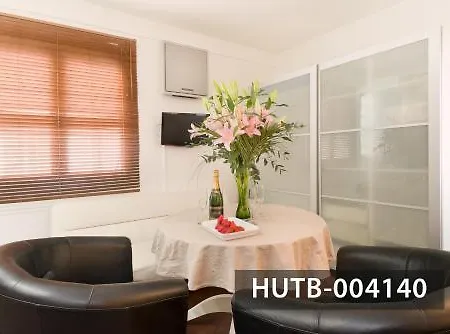 Ghat Montroig 아파트 시체스